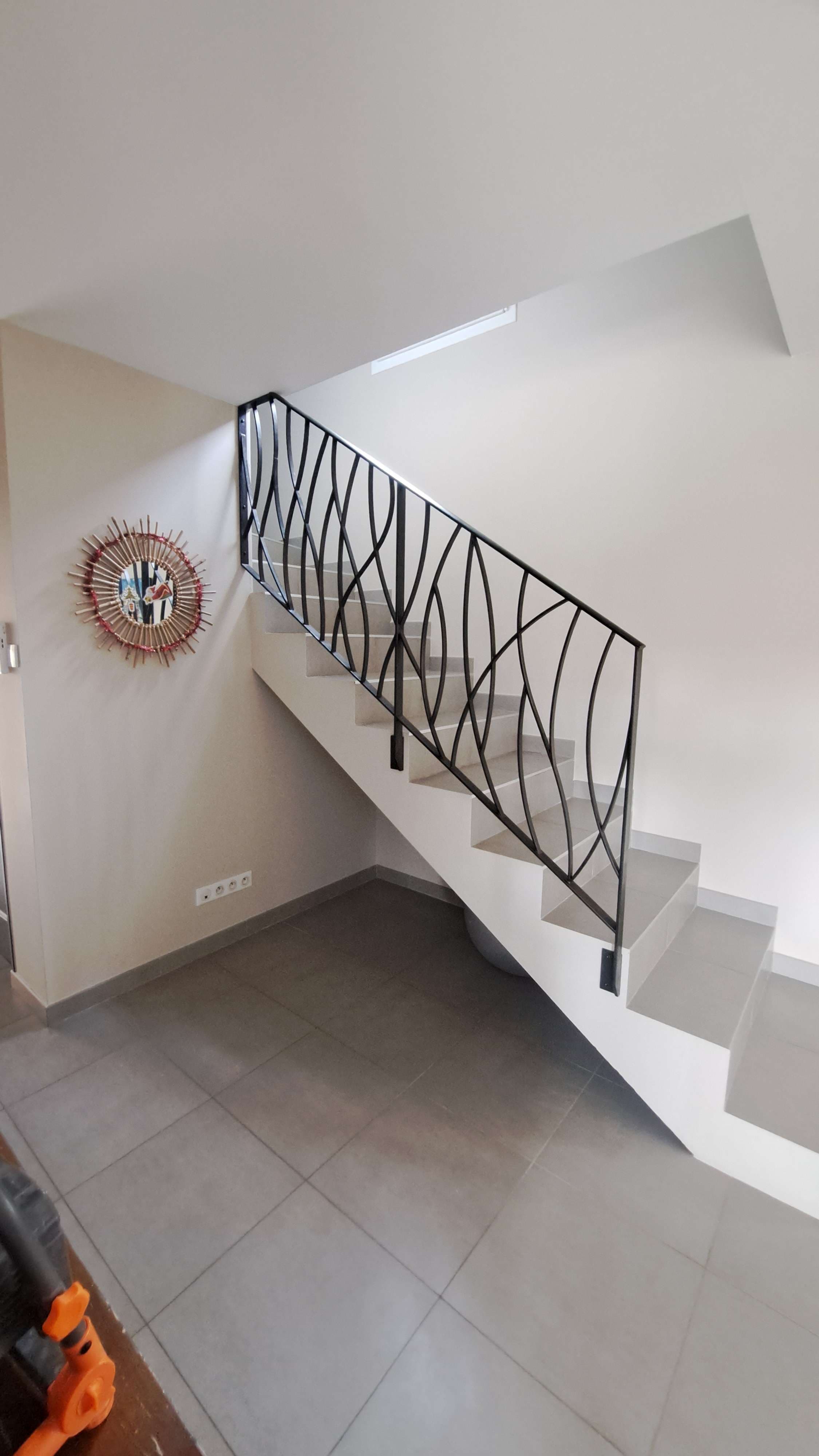 Rampe d’escalier moderne en acier — Ferronnerie Simon à Pernes-les-Fontaines